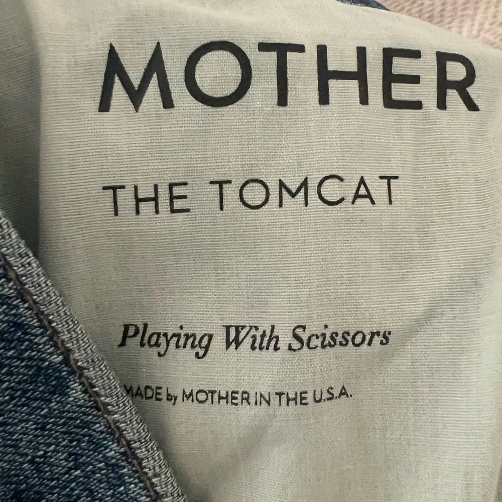 MOTHER The Tomcat Distressed Crop Jeans in Playing with Scissors
